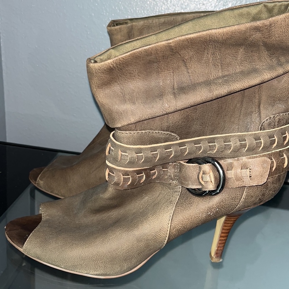 Guess Boots - Picture 2 of 5